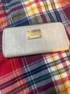 Michael Kors White Zip-Around Perforated Logo Wallet with Gold Plate  see inside